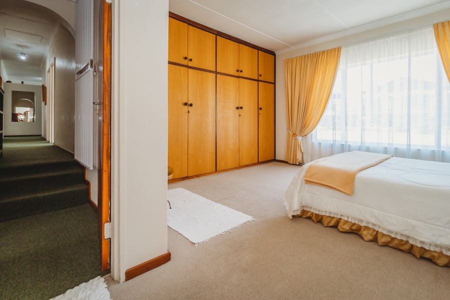 5 Bedroom Property for Sale in Denneoord Western Cape